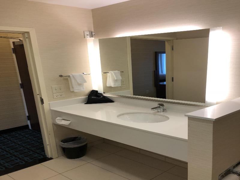 Fairfield Inn & Suites by Marriott Decorah image