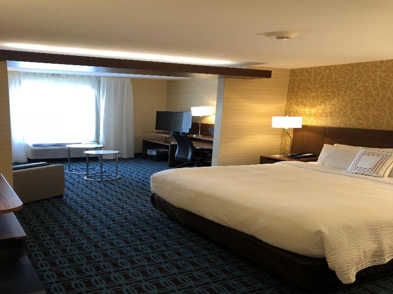 Fairfield Inn & Suites by Marriott Decorah image