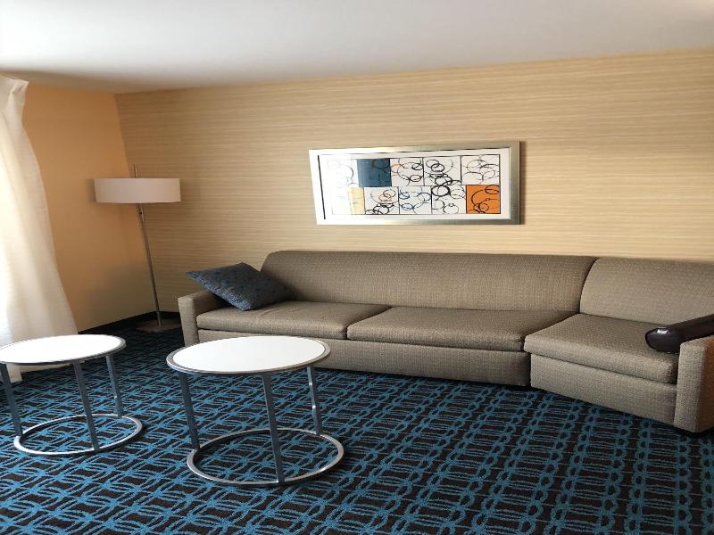 Fairfield Inn & Suites by Marriott Decorah image