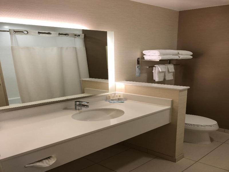 Fairfield Inn & Suites by Marriott Decorah image