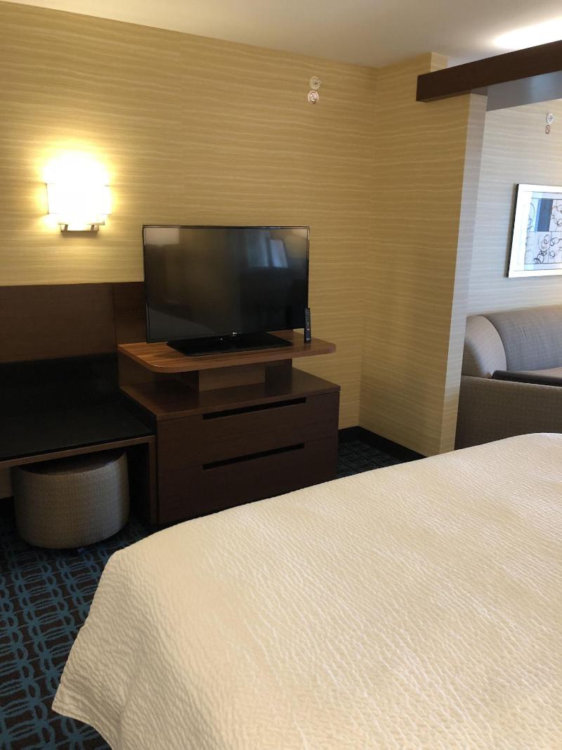 Fairfield Inn & Suites by Marriott Decorah image
