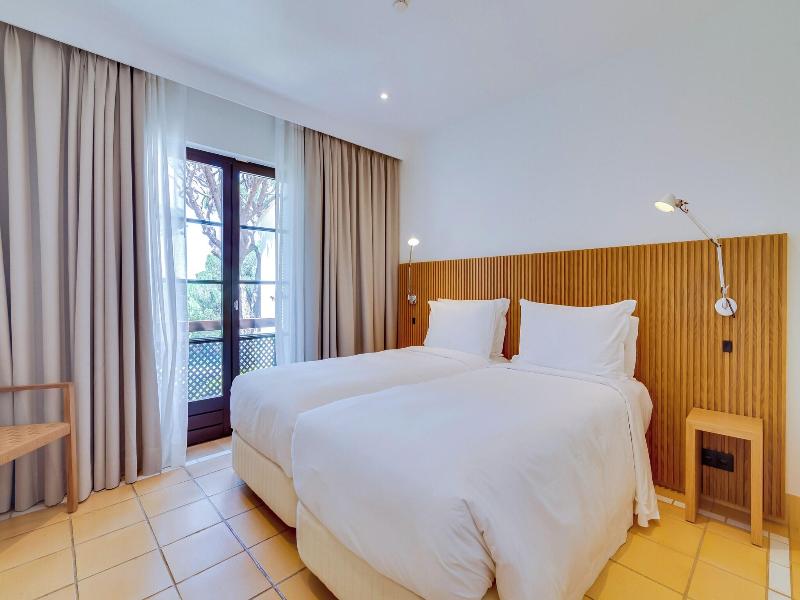 Pine Cliffs Village & Golf Suites image