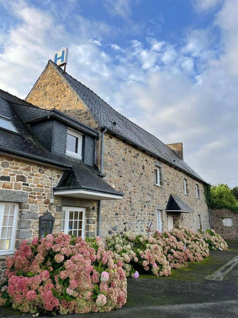 Logis Hôtel Le Relais De Beaucemaine image