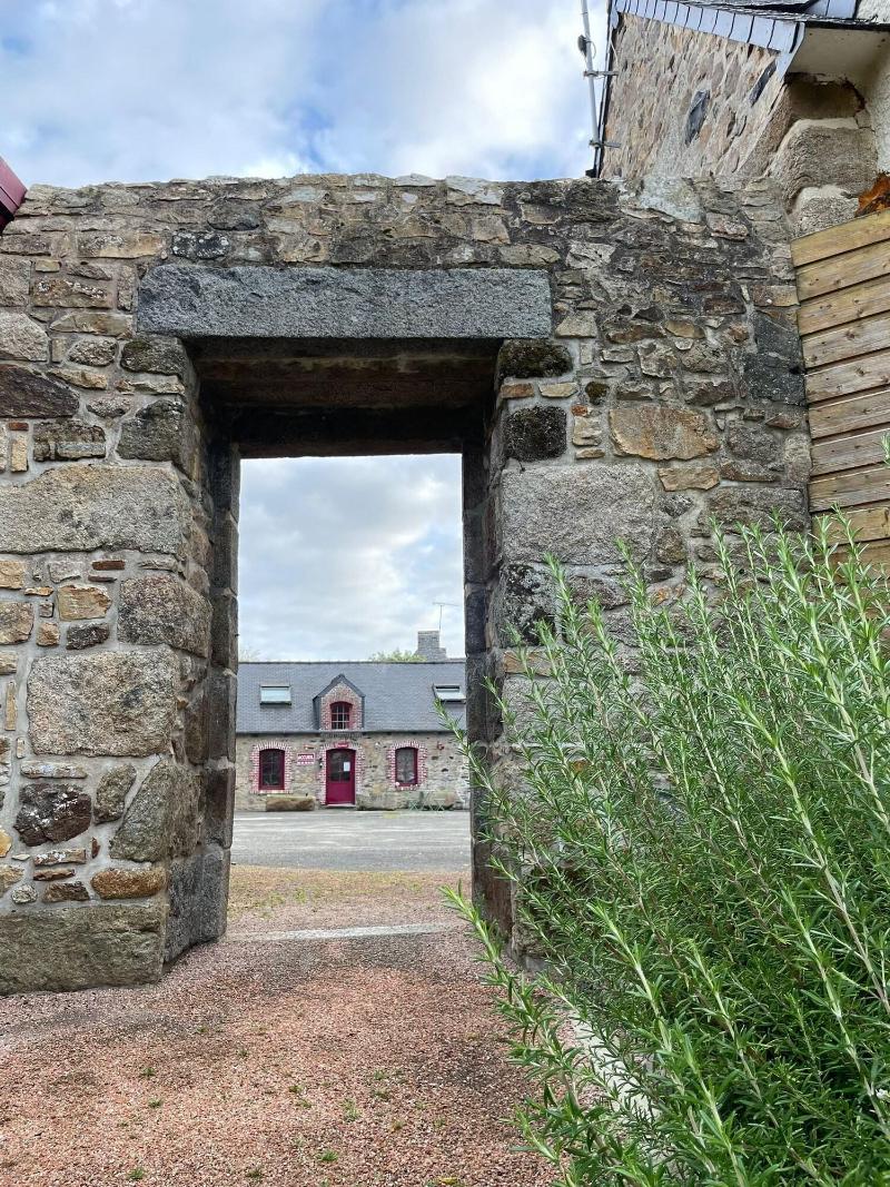 Logis Hôtel Le Relais De Beaucemaine image