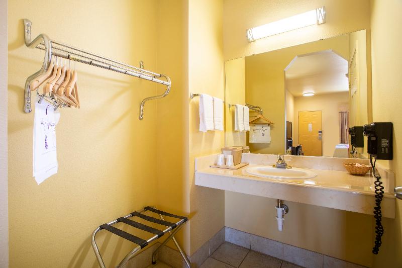 OYO Hotel Valley View TX, I-35 image