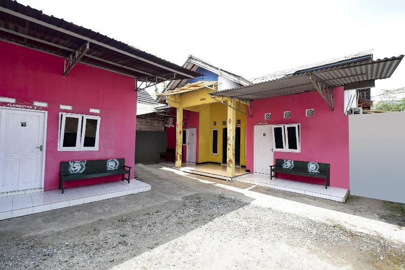 Spot On 2106 Homestay Flamboyan — photo 2