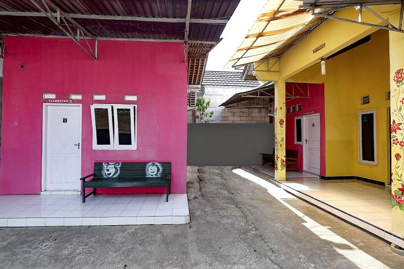 Spot On 2106 Homestay Flamboyan — photo 4