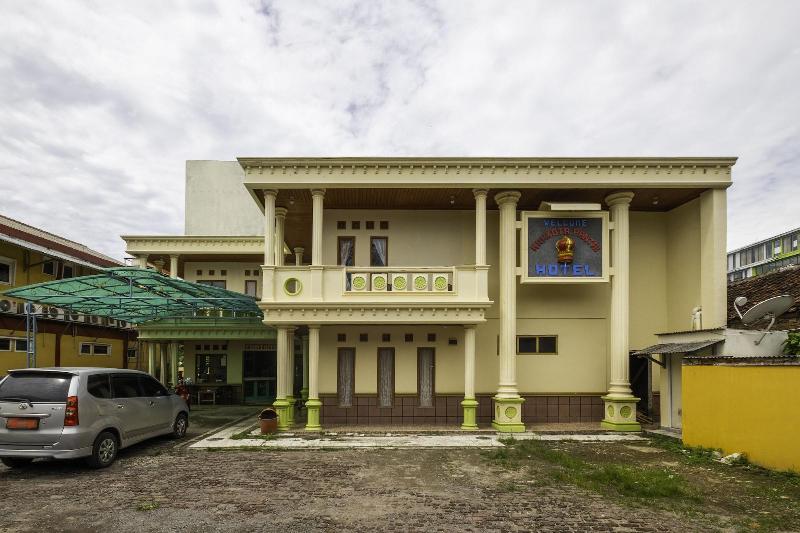Spot On 1896 Hotel Mahkota Pantai