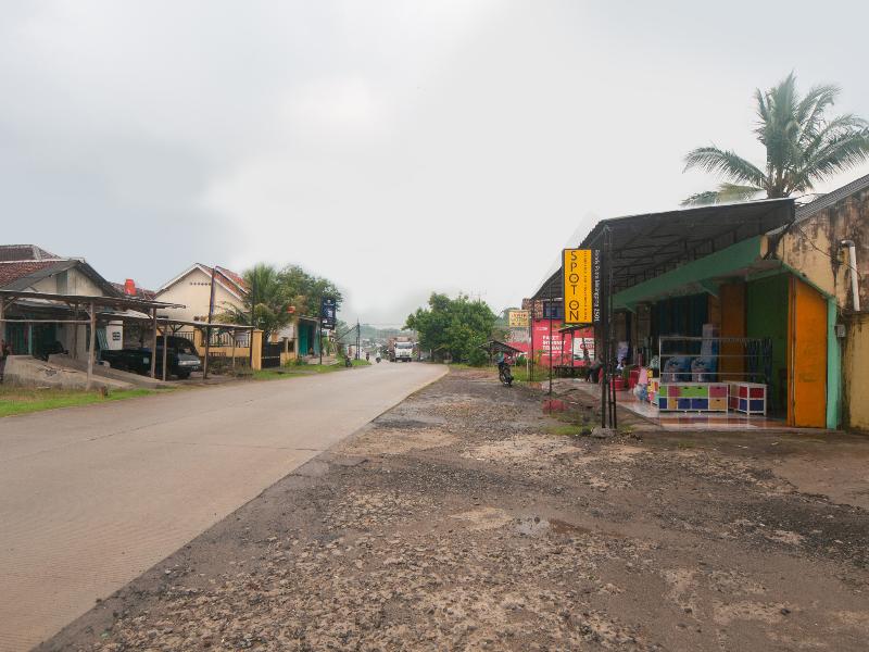 SPOT ON 2501 Rendy Putra Malingping — photo 2