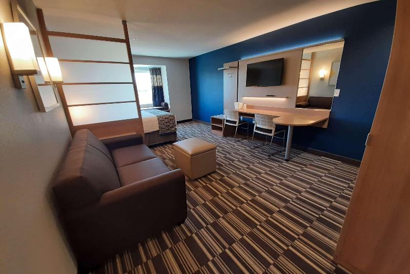Microtel Inn & Suites By Wyndham Loveland image