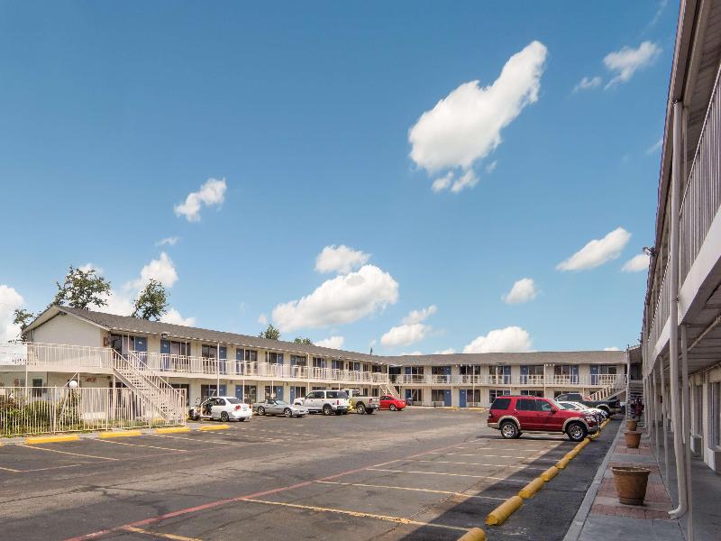 Motel 6 Fort Worth, TX - Seminary image