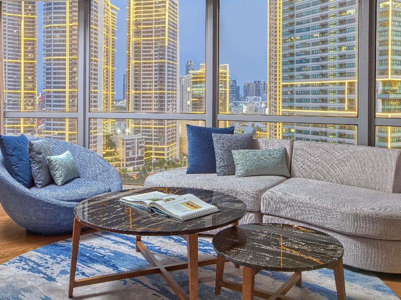 Novotel Suites Manila At Acqua image