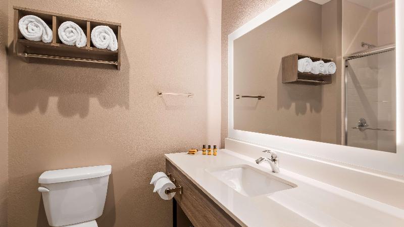 Best Western Plus Lawrenceburg image