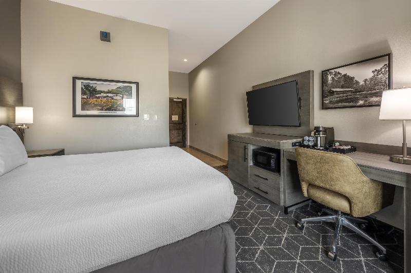 Best Western Plus Lawrenceburg image