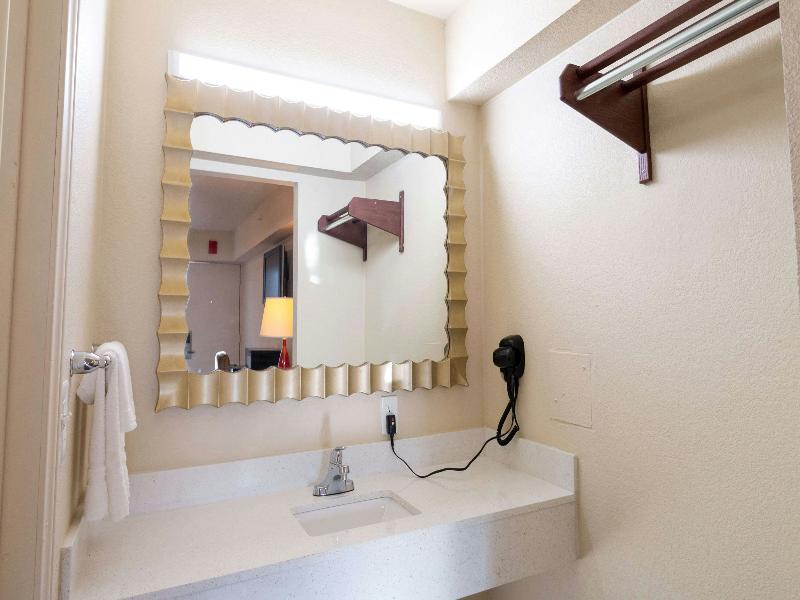 Magnuson Extended Stay and Suites Airport Hotel image