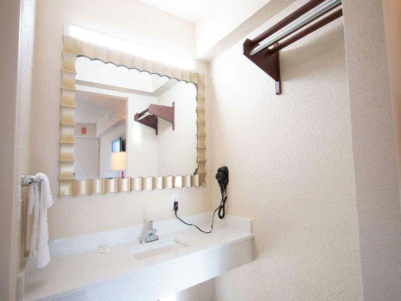 Magnuson Extended Stay and Suites Airport Hotel image