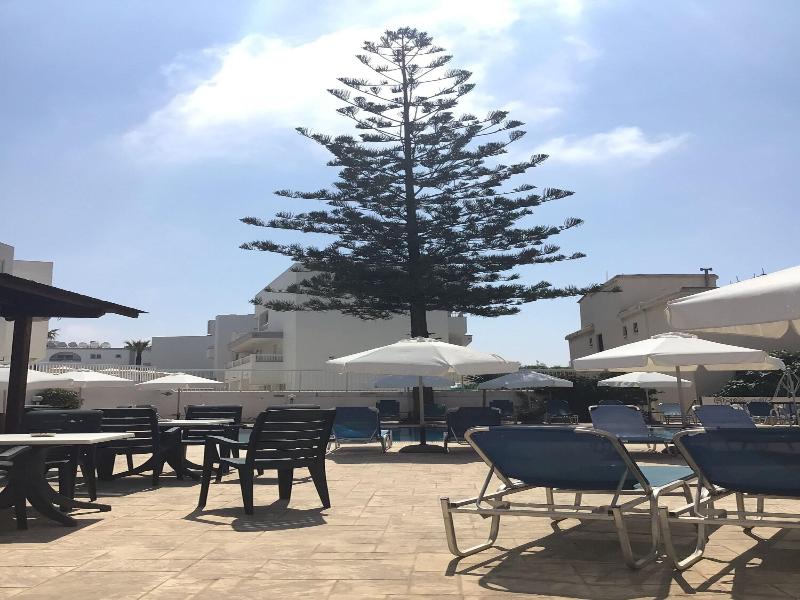 Florea Hotel Apartments image