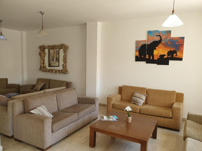 Florea Hotel Apartments image