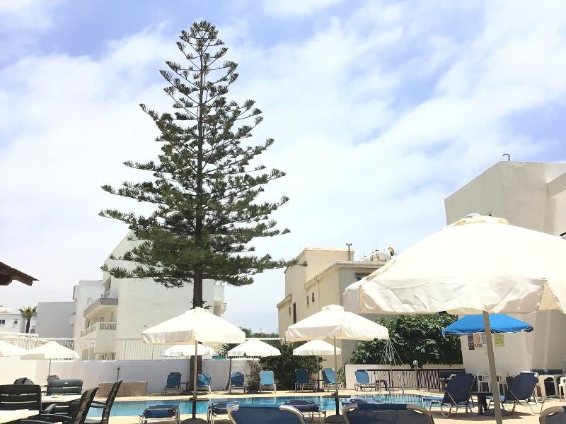 Florea Hotel Apartments image