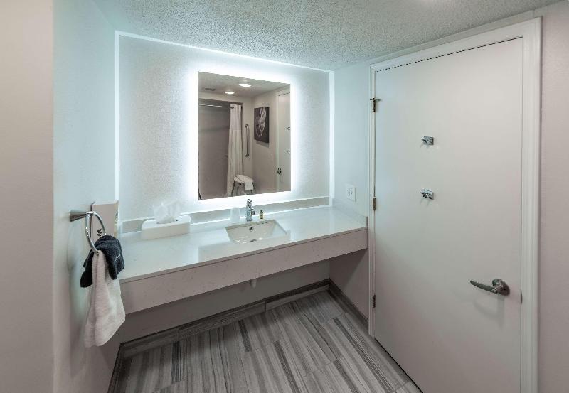 Best Western Plus Wausau Tower Inn image