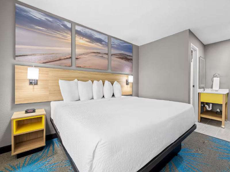 Days Inn by Wyndham La Crosse image