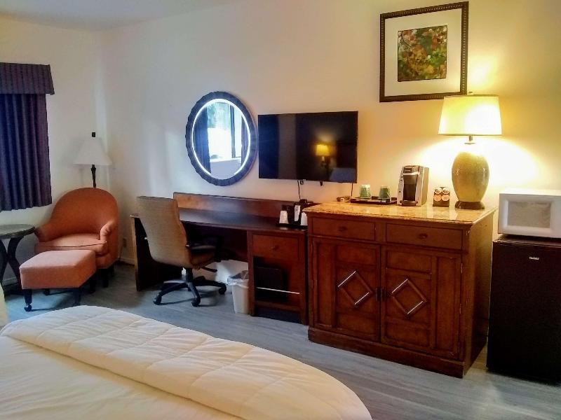 GuestHouse Enumclaw - Image 9