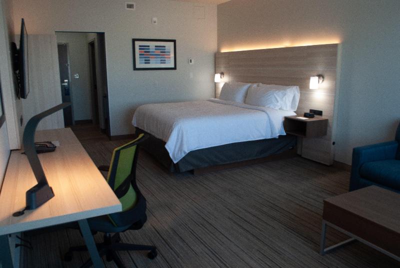 Holiday Inn Express & Suites Edmonton N-St. Albert