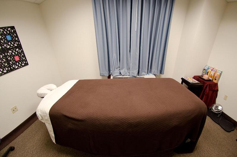 Pleasant Night Inn image