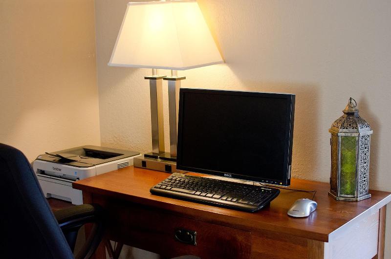 Pleasant Night Inn image 5