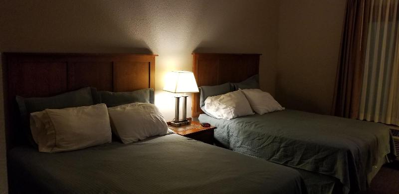 Pleasant Night Inn image 4