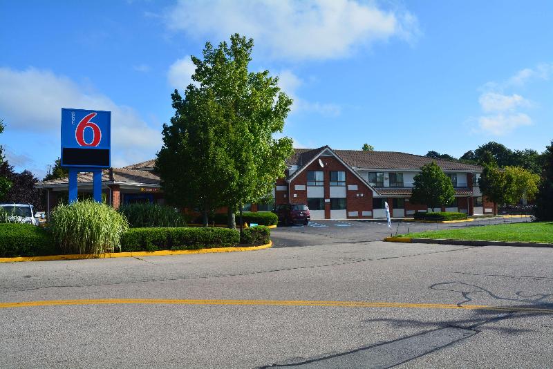 Motel 6 Newport, Ri image
