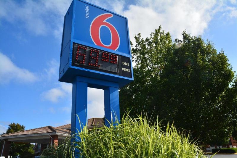 Motel 6 Newport, Ri image
