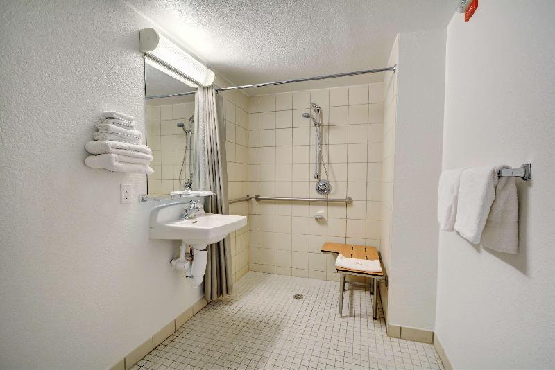 Motel 6 Newport, Ri image