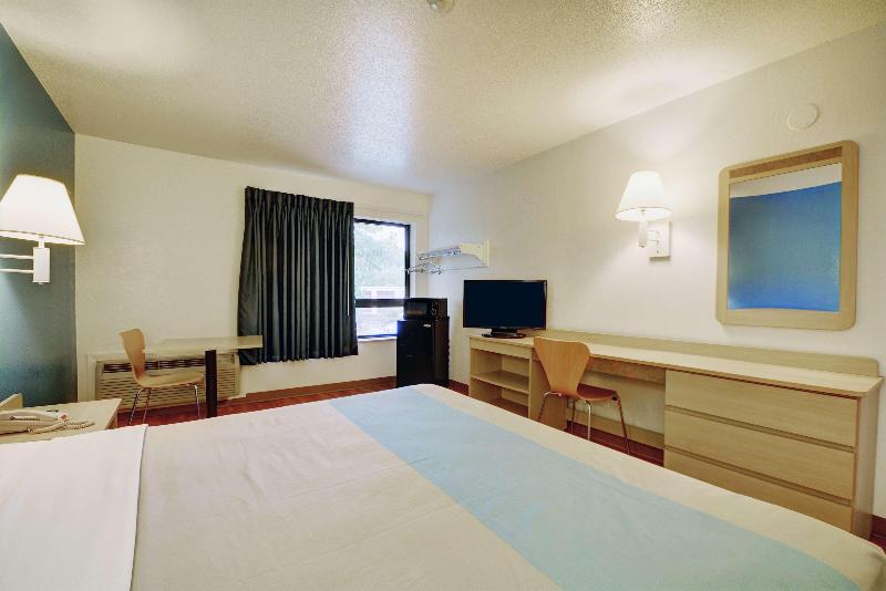 Motel 6 Newport, Ri image
