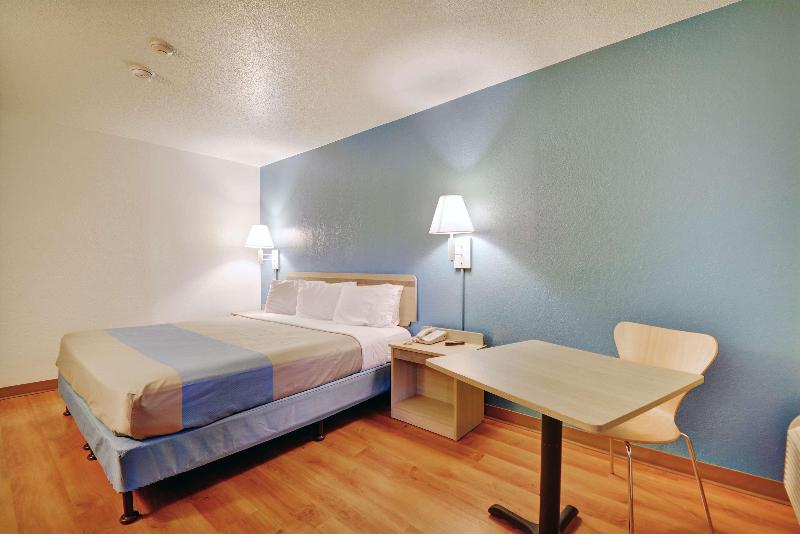 Motel 6 Newport, Ri image