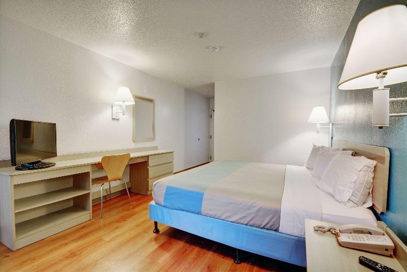 Motel 6 Newport, Ri image