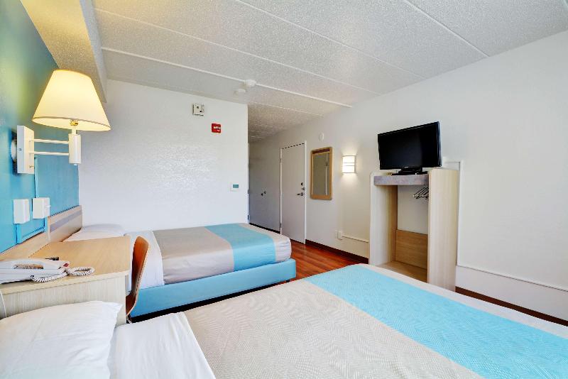 Motel 6 Newport, Ri image