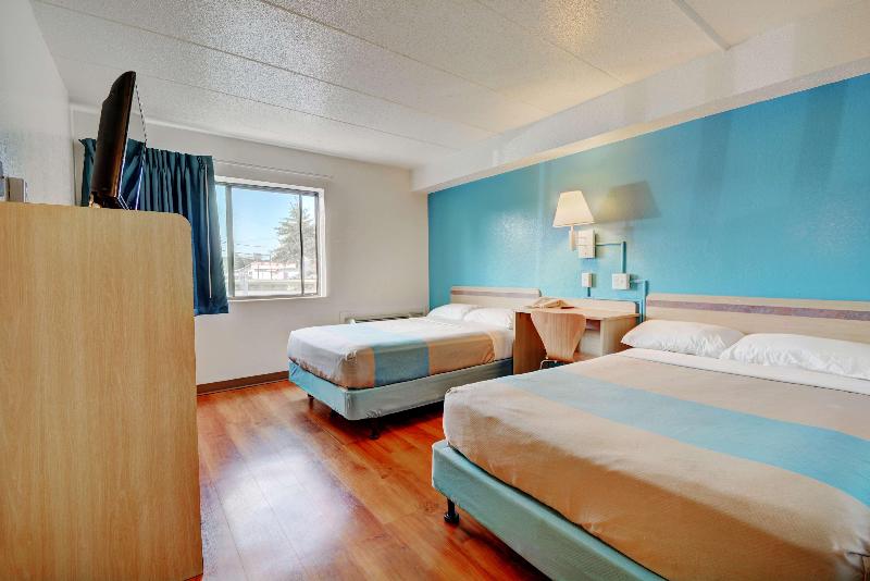 Motel 6 Newport, Ri image