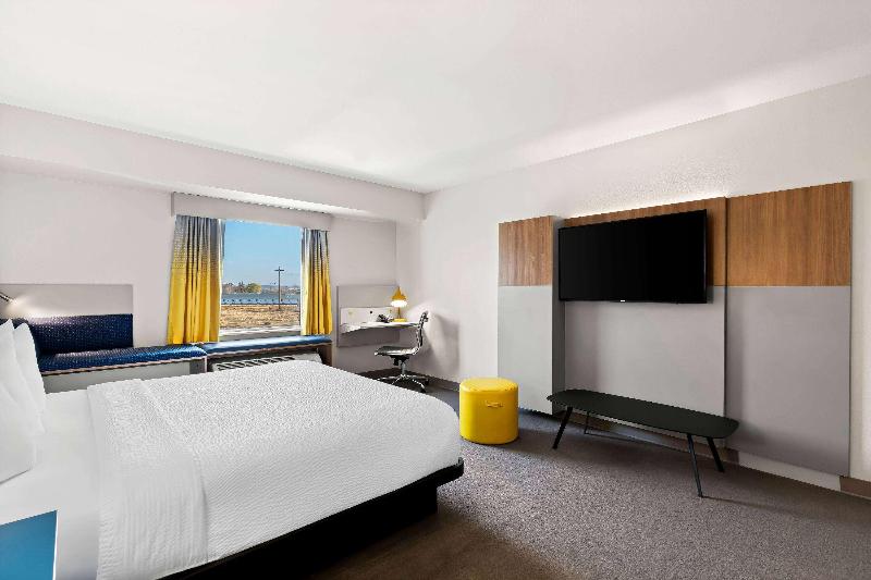 Holiday Inn Express Suites George Quincy South IHG image