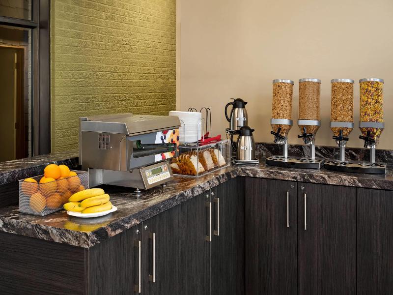 Super 8 By Wyndham Hearst On