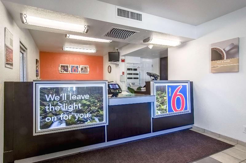 Motel 6 Centralia, WA