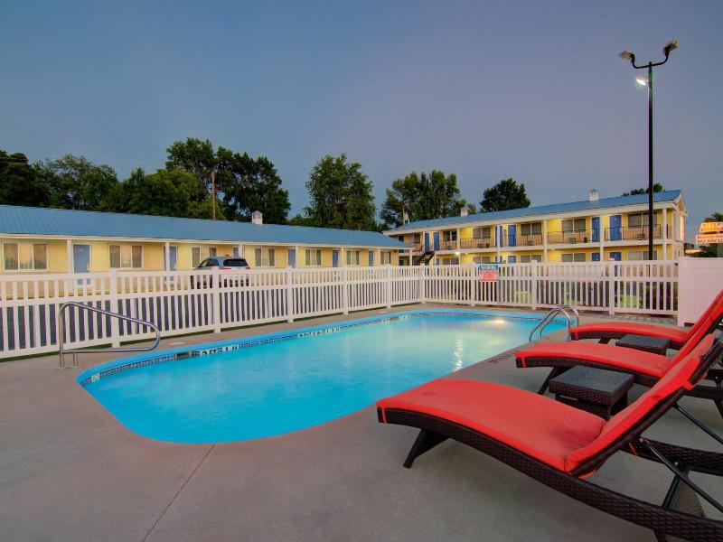 Westbridge Inn and Suites