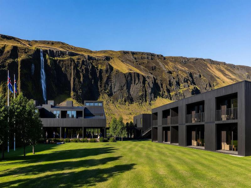Seljalandsfoss Horizons image