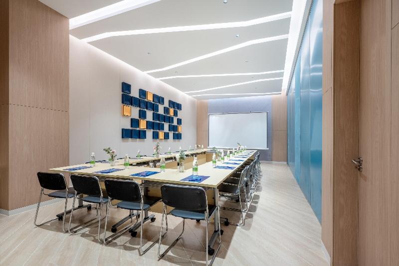 Holiday Inn Express Jiangmen Jianghai image