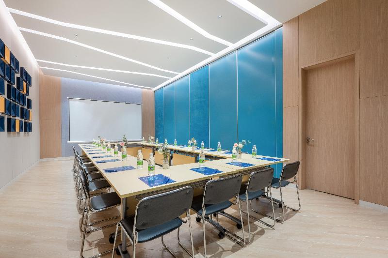 Holiday Inn Express Jiangmen Jianghai image