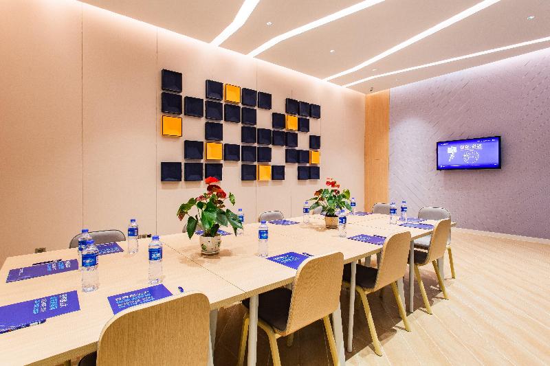 Holiday Inn Express Jiangmen Jianghai image