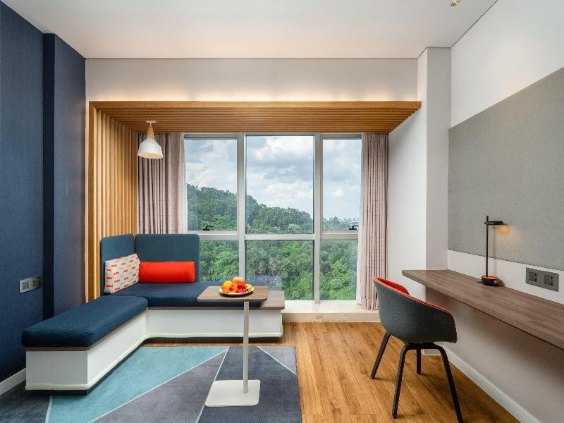 Holiday Inn Express Jiangmen Jianghai image