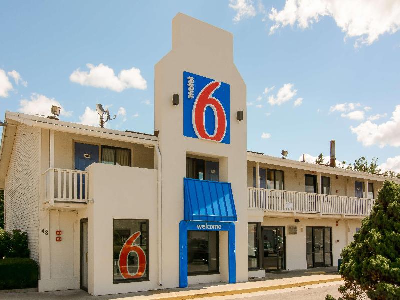 Motel 6 Leominster, Ma image