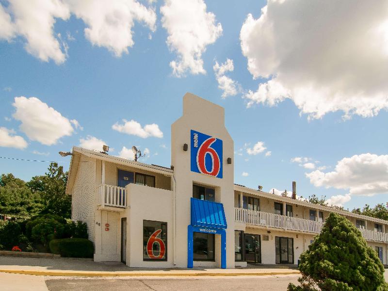 Motel 6 Leominster, Ma image