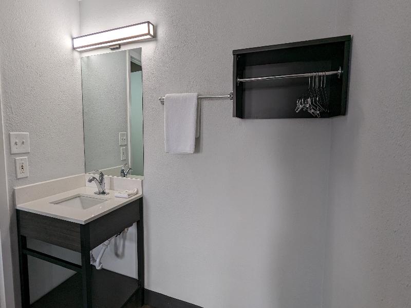 Motel 6 Leominster, Ma GA image